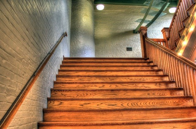 klasické moderní schodiště